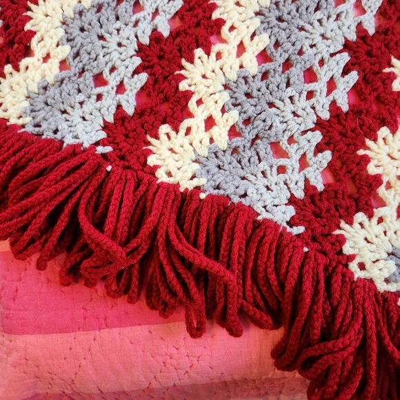 Vintage Red Gray Fringe Zig Zag Crochet Throw Blanket Home Decor Afghan Boho - Picture 3 of 5